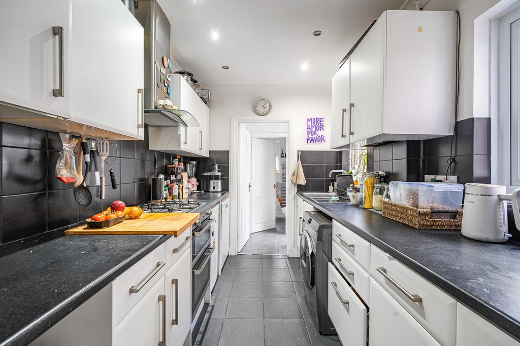 Property photo 2 of 15 Kitchen