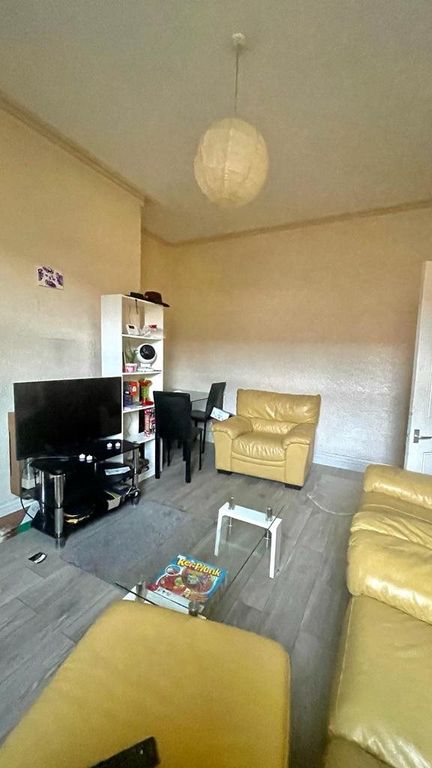 Property photo 2 of 8 c7038F1F-B74d-44c6-8Ead-68F07F87c115