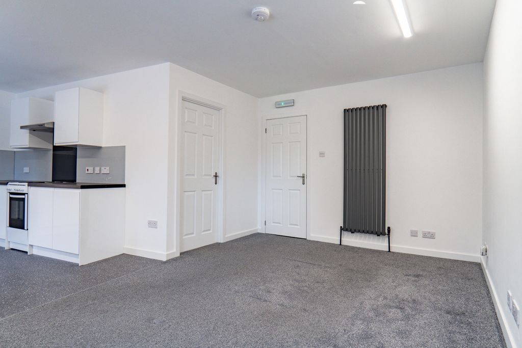 Property photo 3 of 25