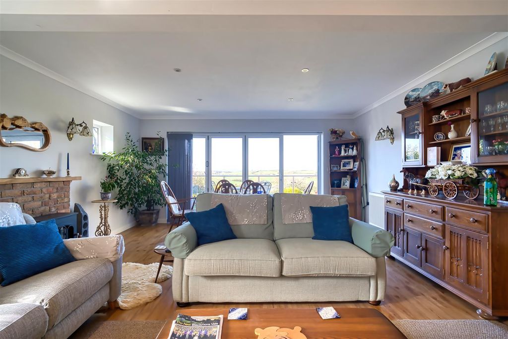 Property photo 3 of 12 Sitting Room