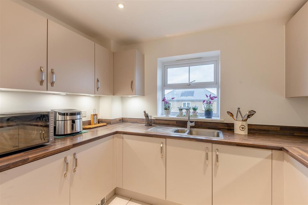 Property photo 3 of 18 8647326-Interior11.Jpg