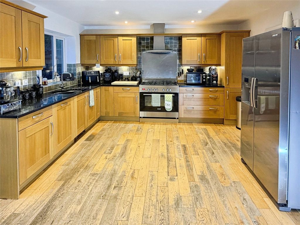 Property photo 3 of 26 Breakfast Kitchen