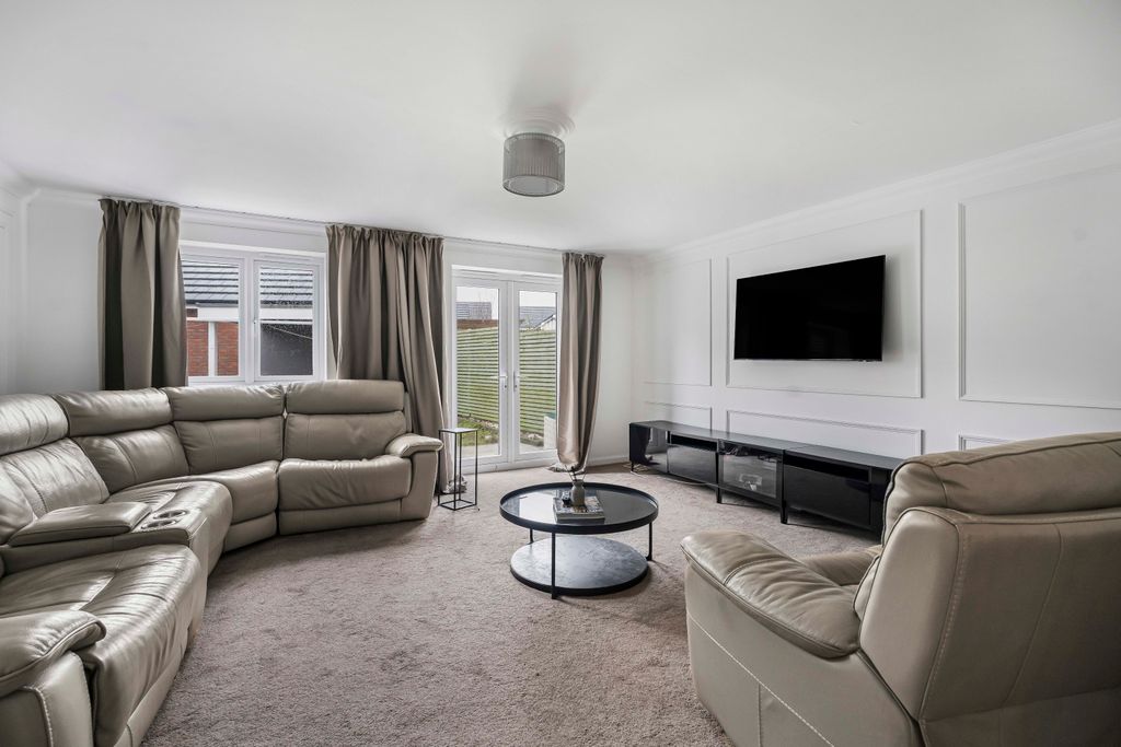 Property photo 3 of 21