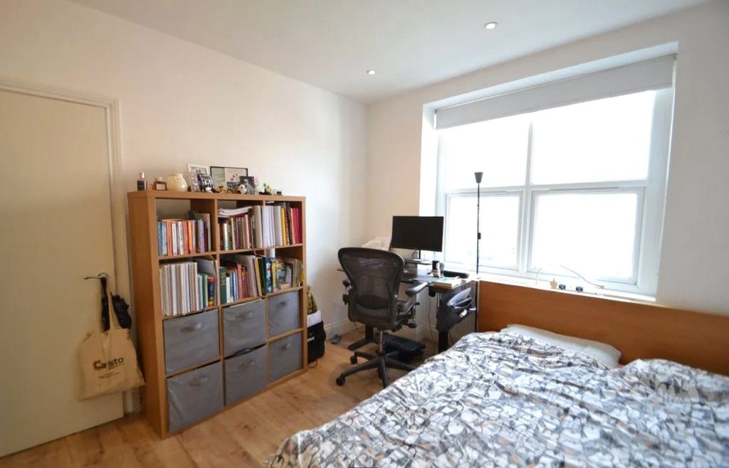 Property photo 2 of 11 Picture No. 13