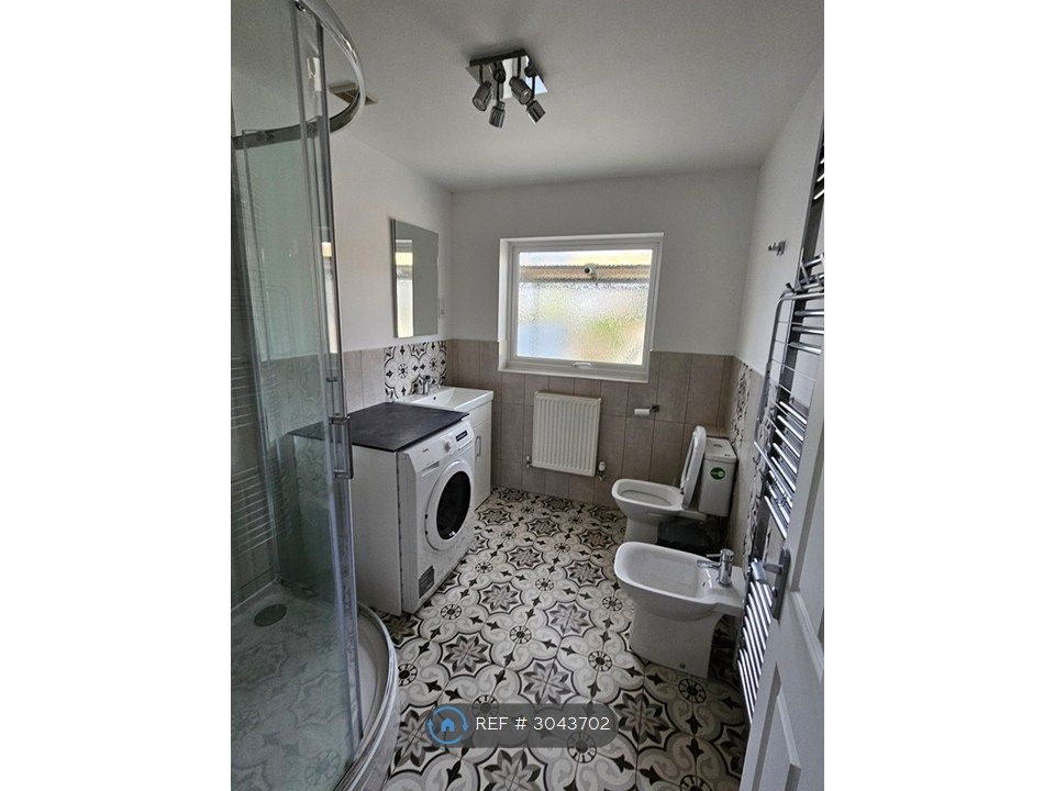 Property photo 3 of 8 Bathroom