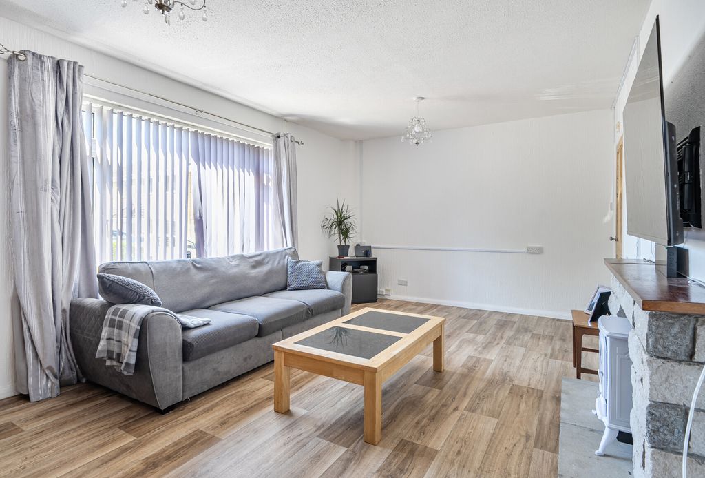 Property photo 3 of 20 1450571-10-69Eb7d...