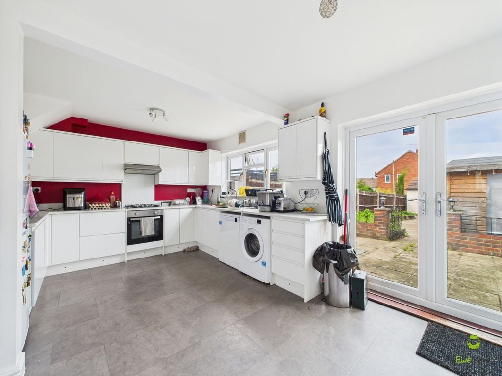 Property photo 2 of 18 Presented By Nicoleta At Ewemove Bexleyheath And D