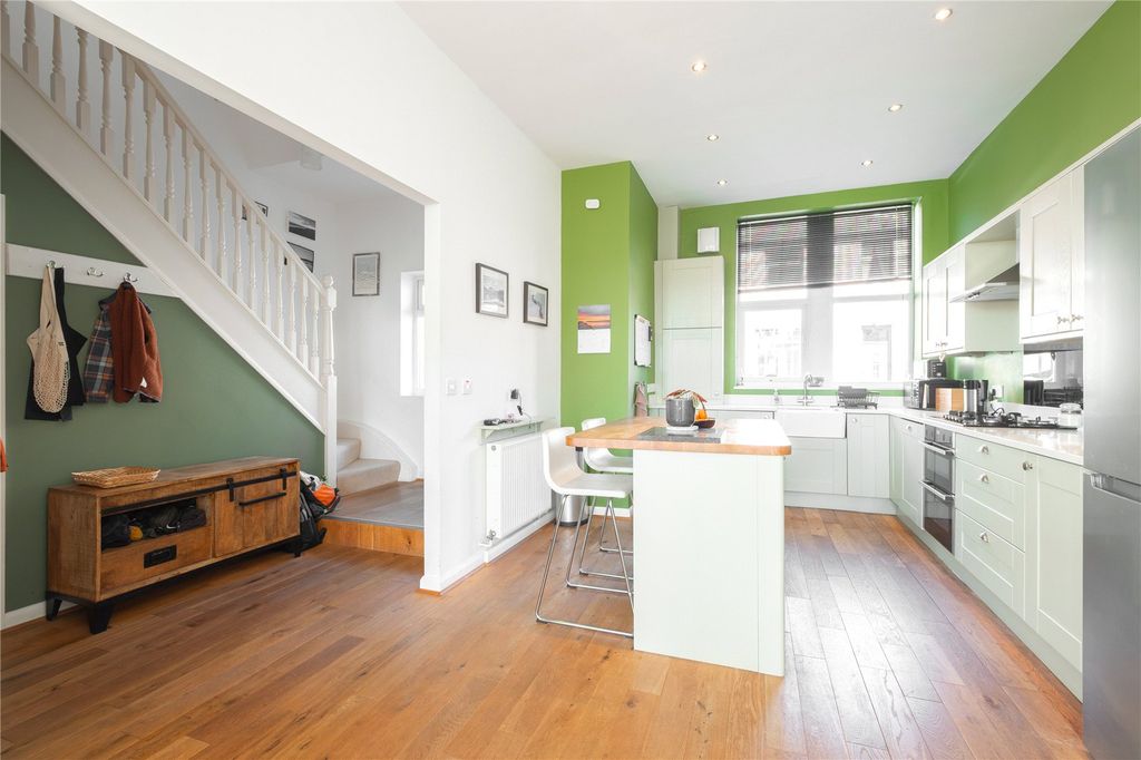 Property photo 2 of 28 Kitchen