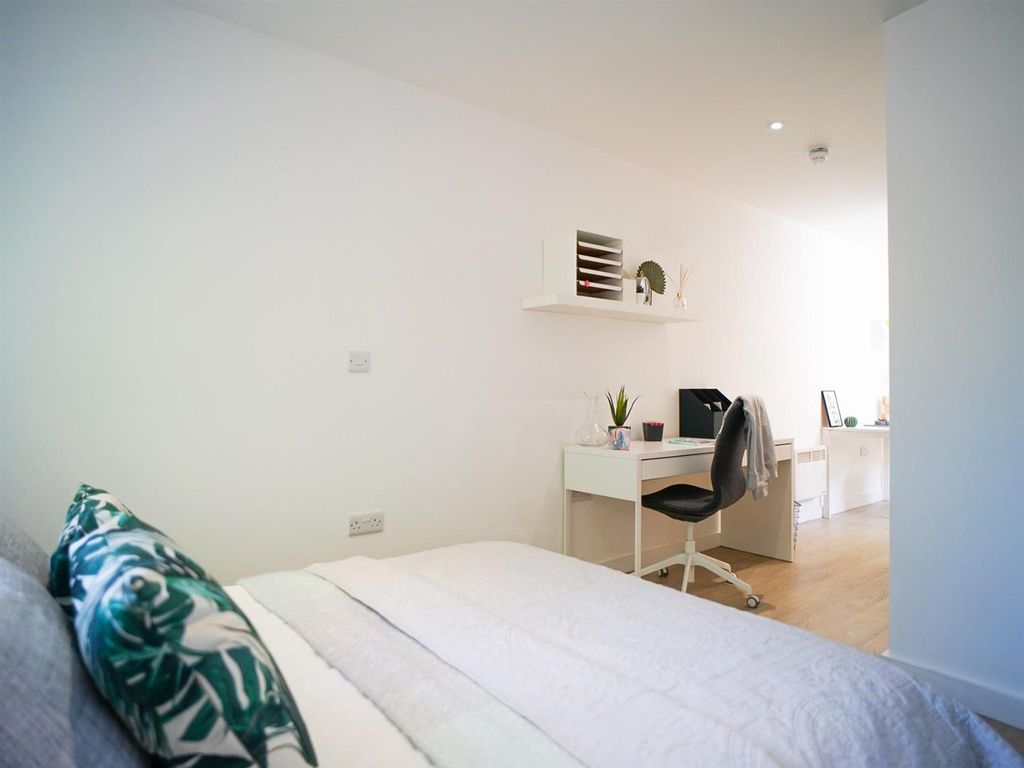 Property photo 1 of 31