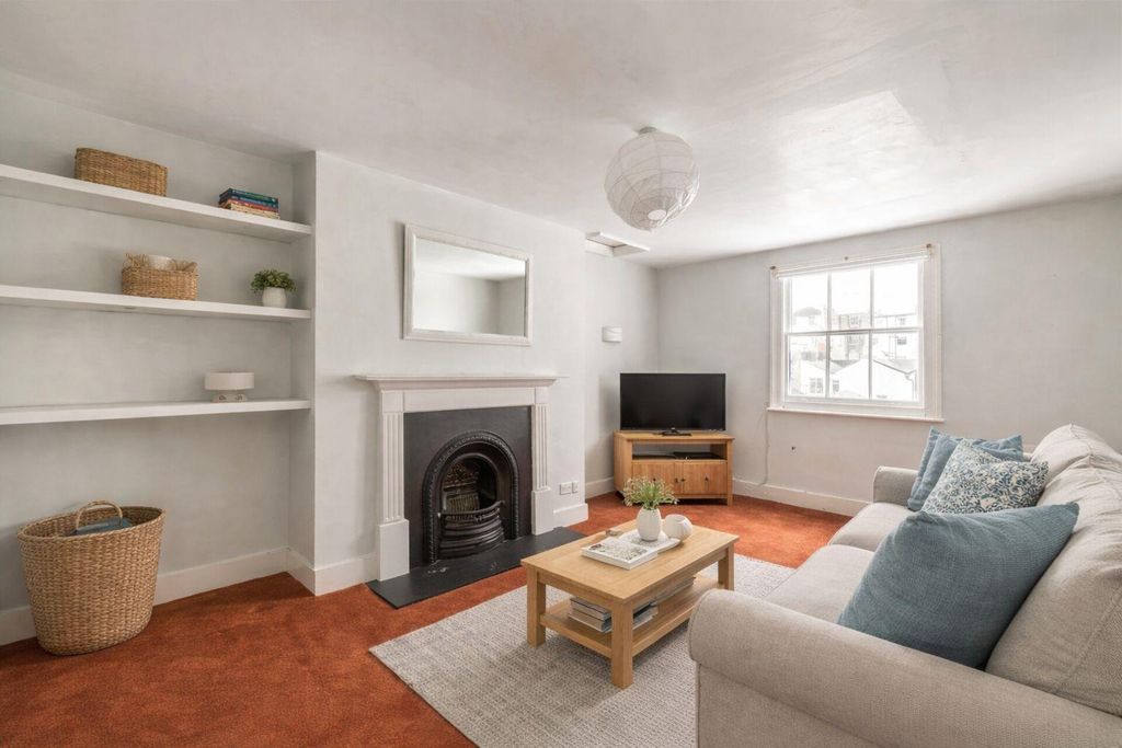 Property photo 2 of 22 Lounge Diner.Jpg