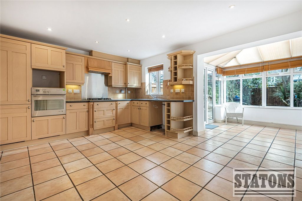 Property photo 2 of 19 Picture No. 35