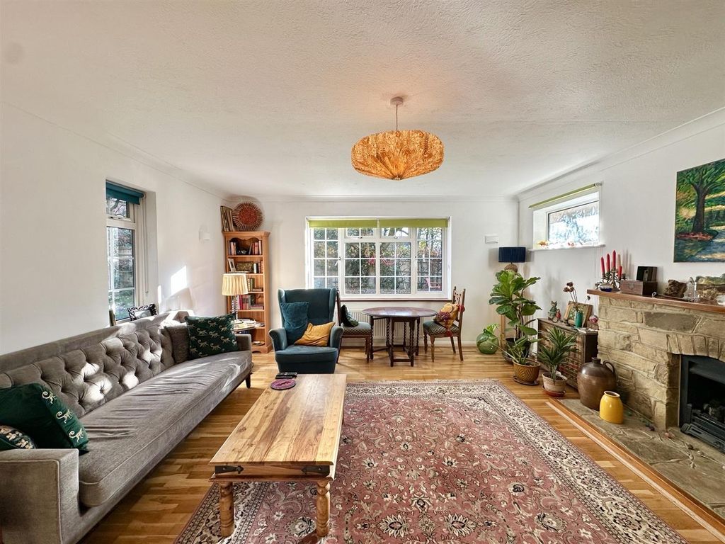 Property photo 2 of 33