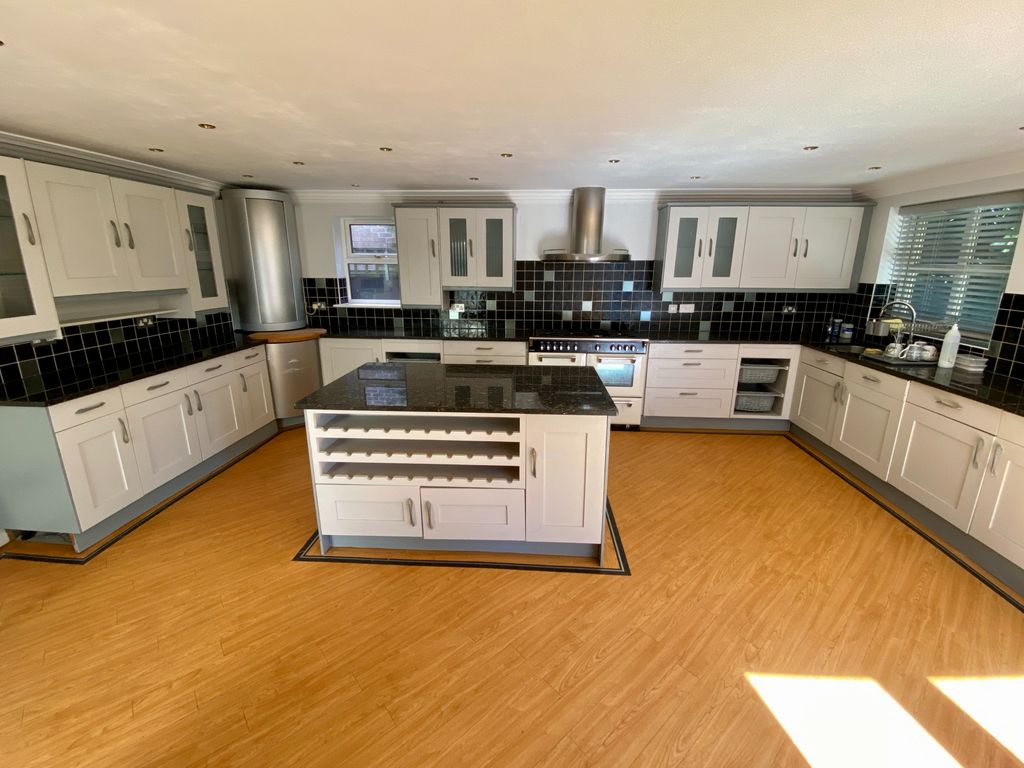 Property photo 2 of 42