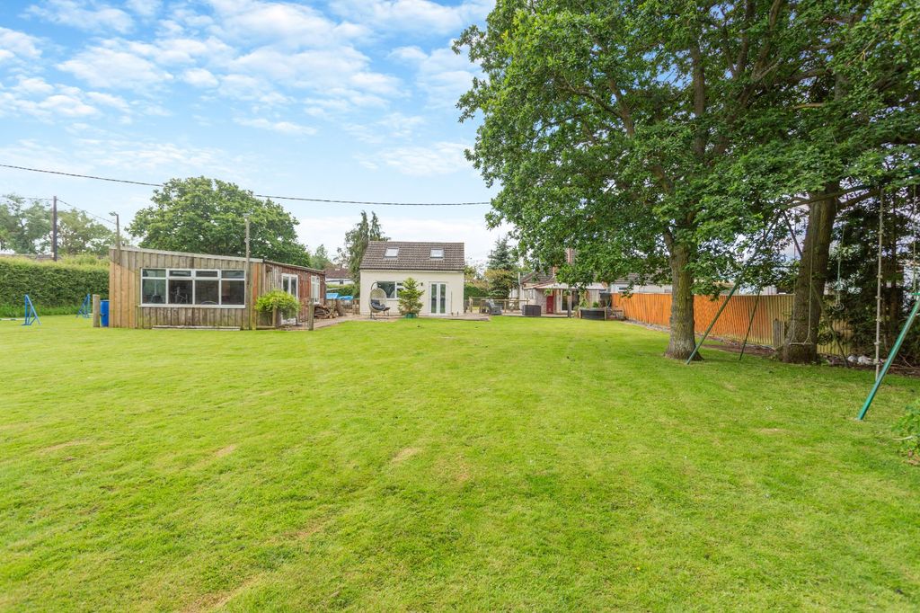 Property photo 3 of 19 Picture No. 16