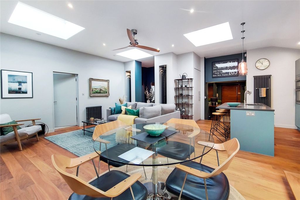 Property photo 3 of 14