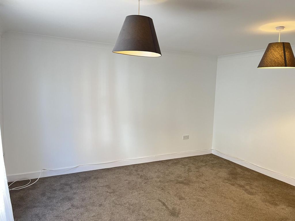 Property photo 3 of 17 Living Room