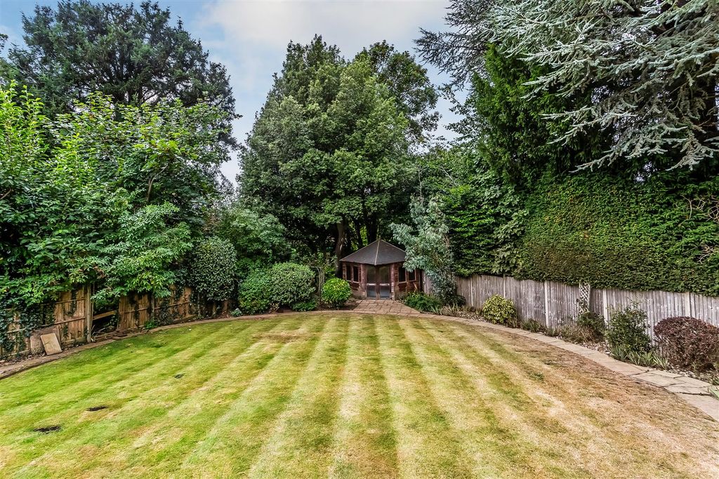Property photo 2 of 16 8A-Beechcroft-25.Jpg