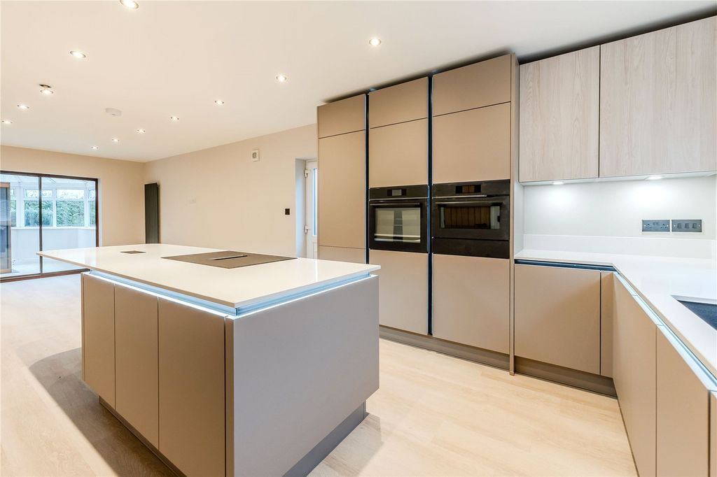 Property photo 3 of 26 Picture No. 18