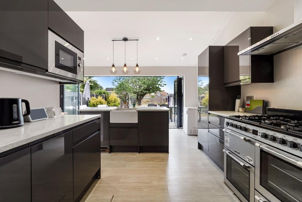 Property photo 3 of 20 Merland Rise (7).Jpg