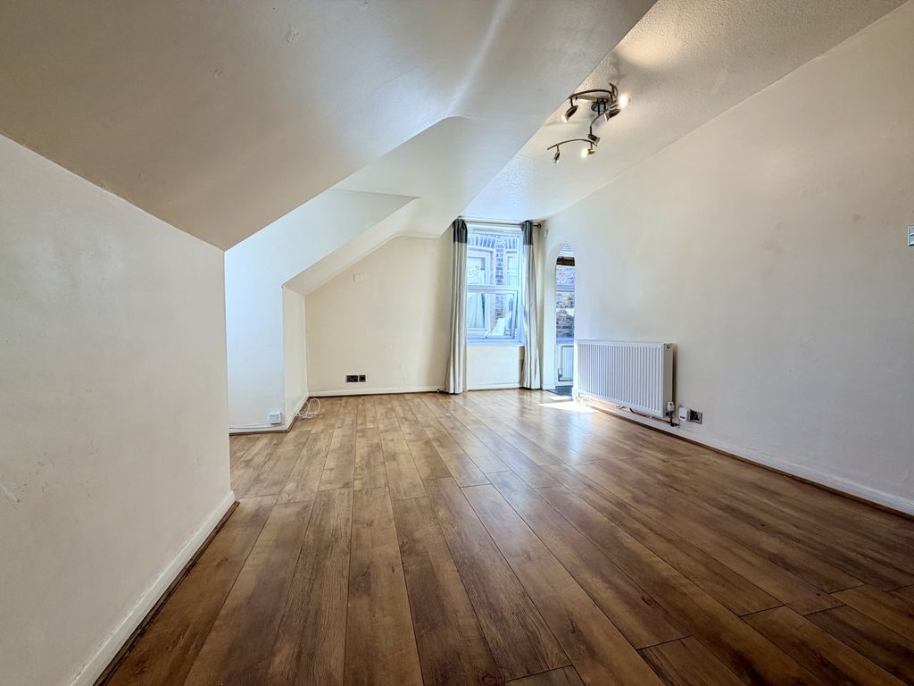 Property photo 3 of 6 3
