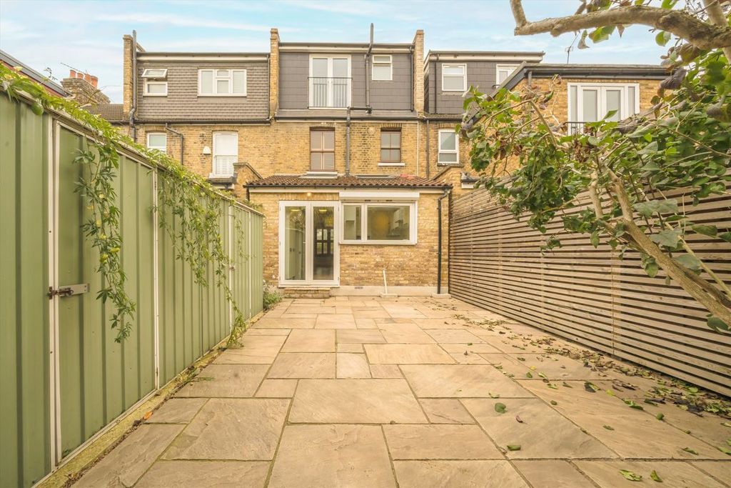 Property photo 2 of 8