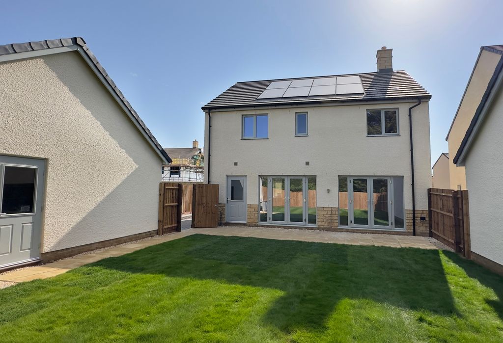 Property photo 2 of 31