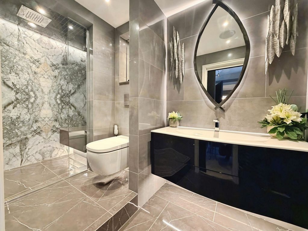 Additional image 11 of 2 bed flat for saleRegents Quay, Brewery Wharf LS10