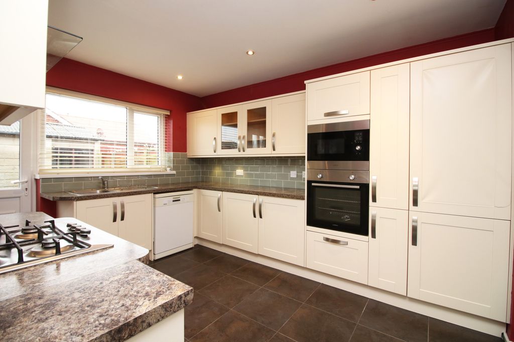 Property photo 3 of 31