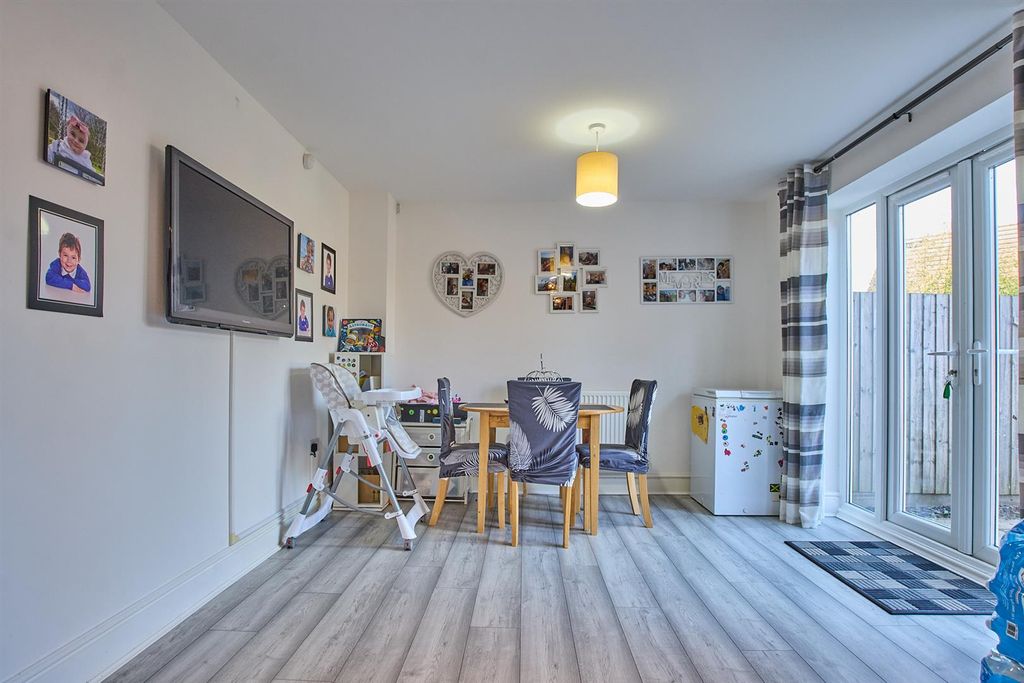 Property photo 3 of 13 Kitchen/Dining Area