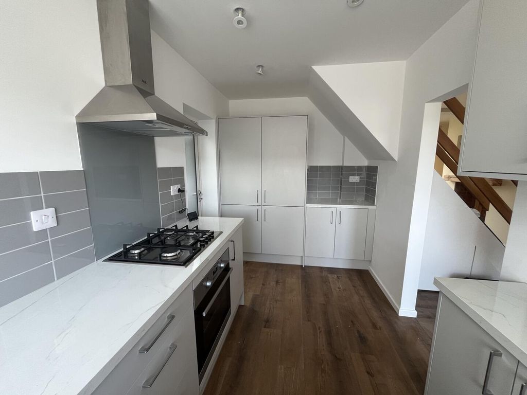 Property photo 3 of 12 Kitchen