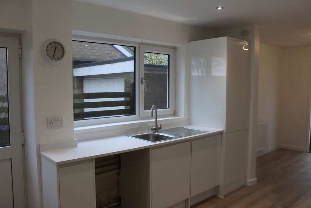 Property photo 3 of 18 Kitchen