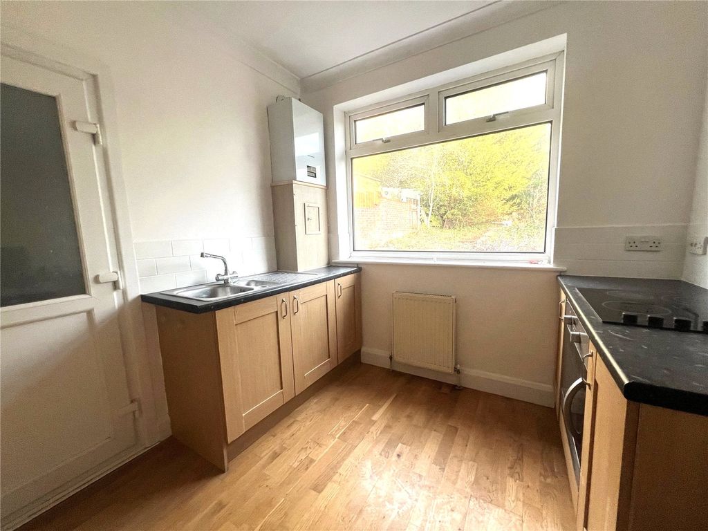 Property photo 2 of 6 Kitchen
