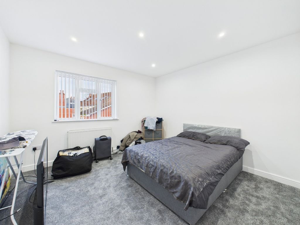 Additional image 8 of 2 bed flat for salePrinces Avenue, Hull HU5