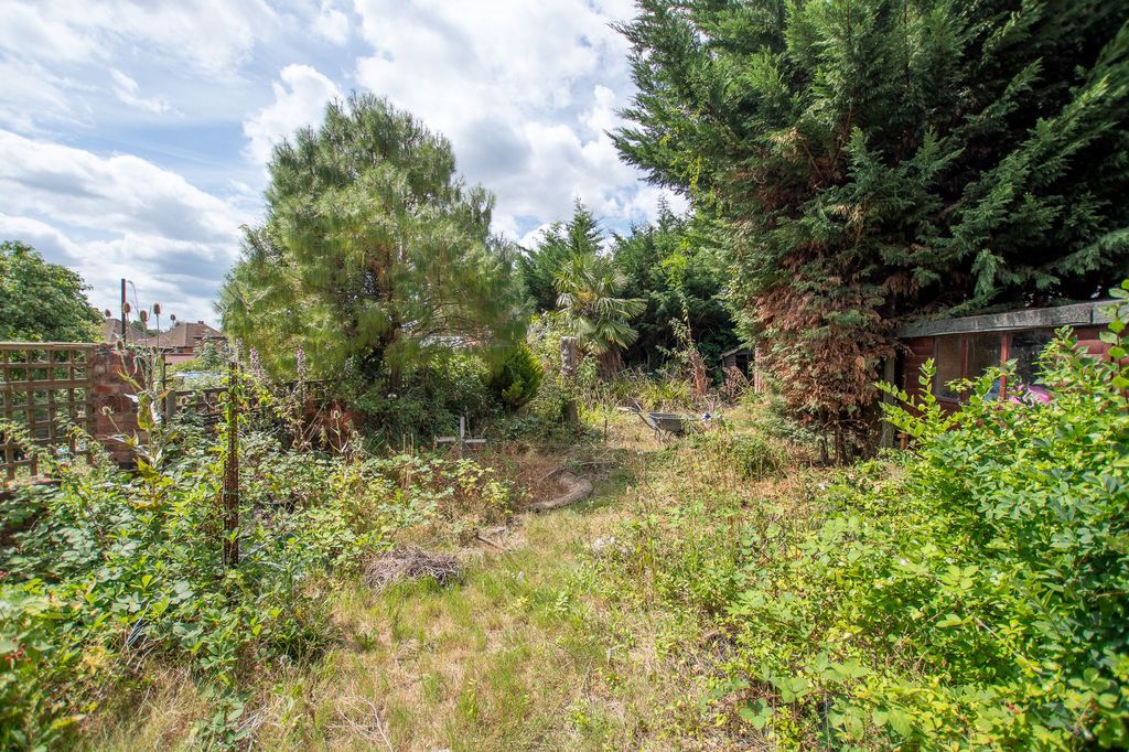 Property photo 2 of 17 Garden