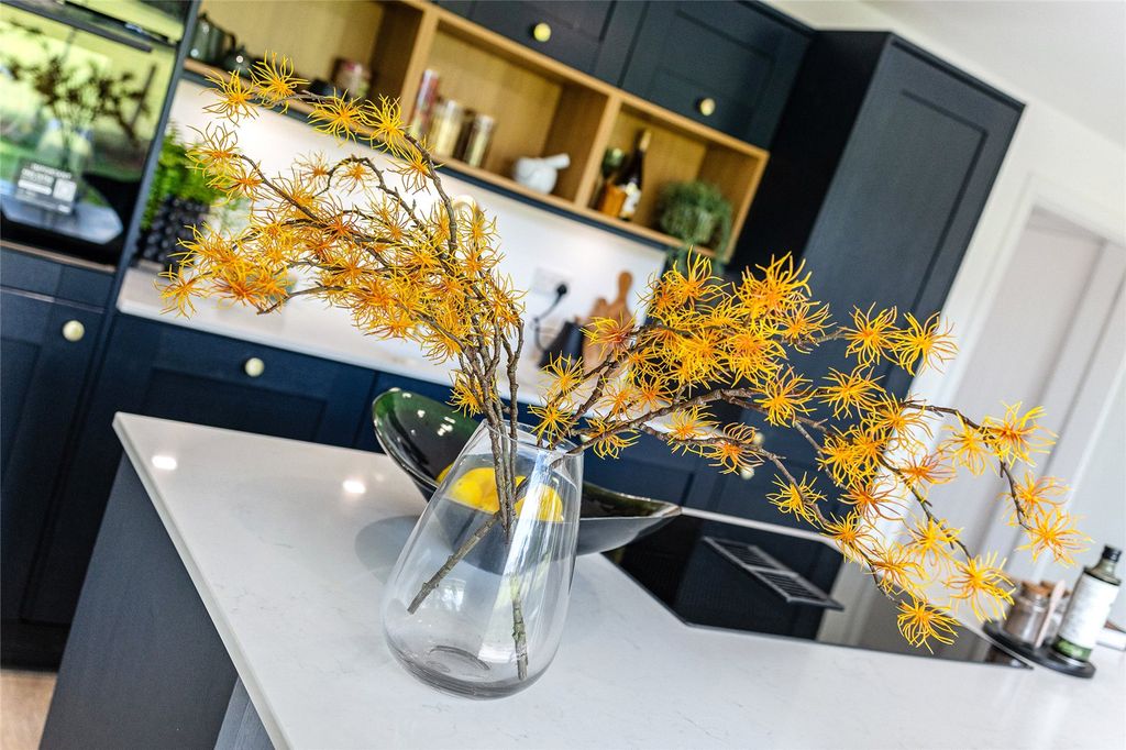 Property photo 3 of 18 Kitchen