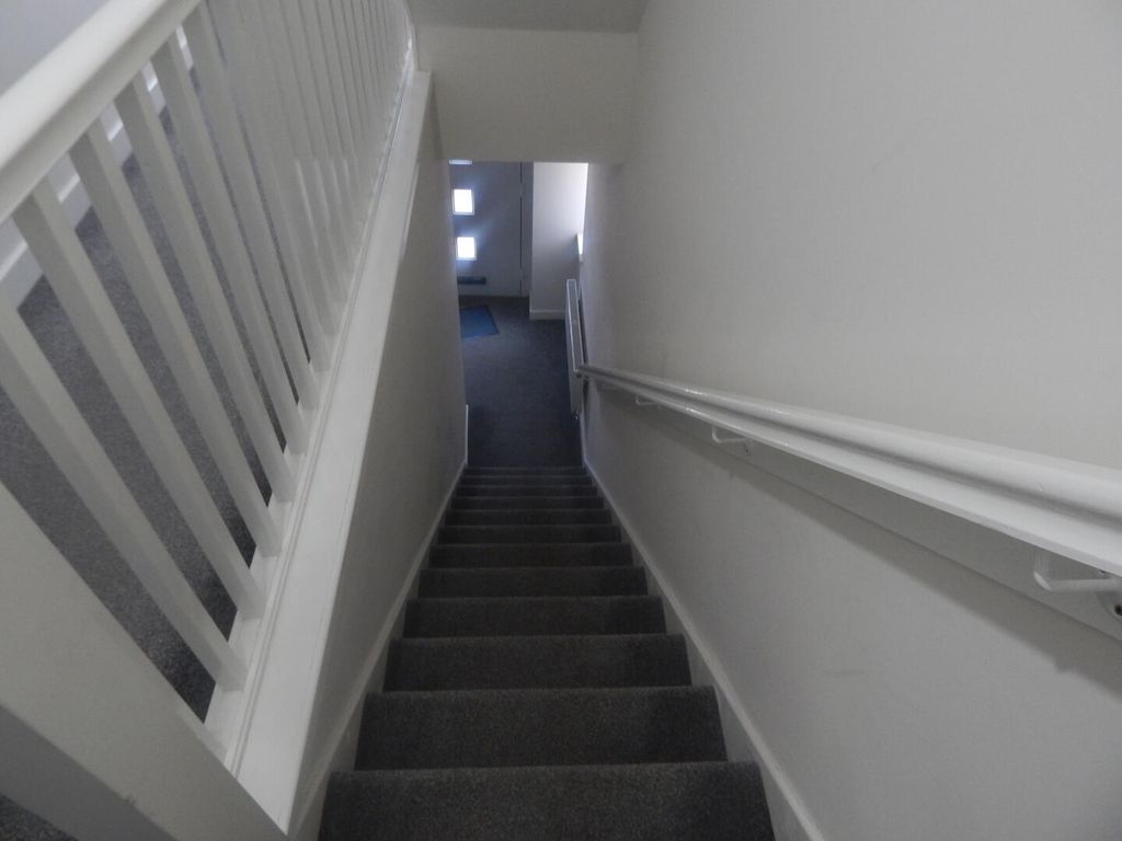 Property photo 3 of 10 Hallway