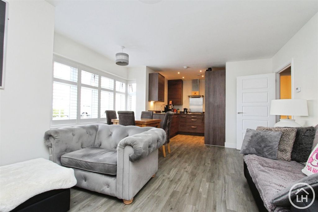 Property photo 3 of 11 Open Plan Lounge