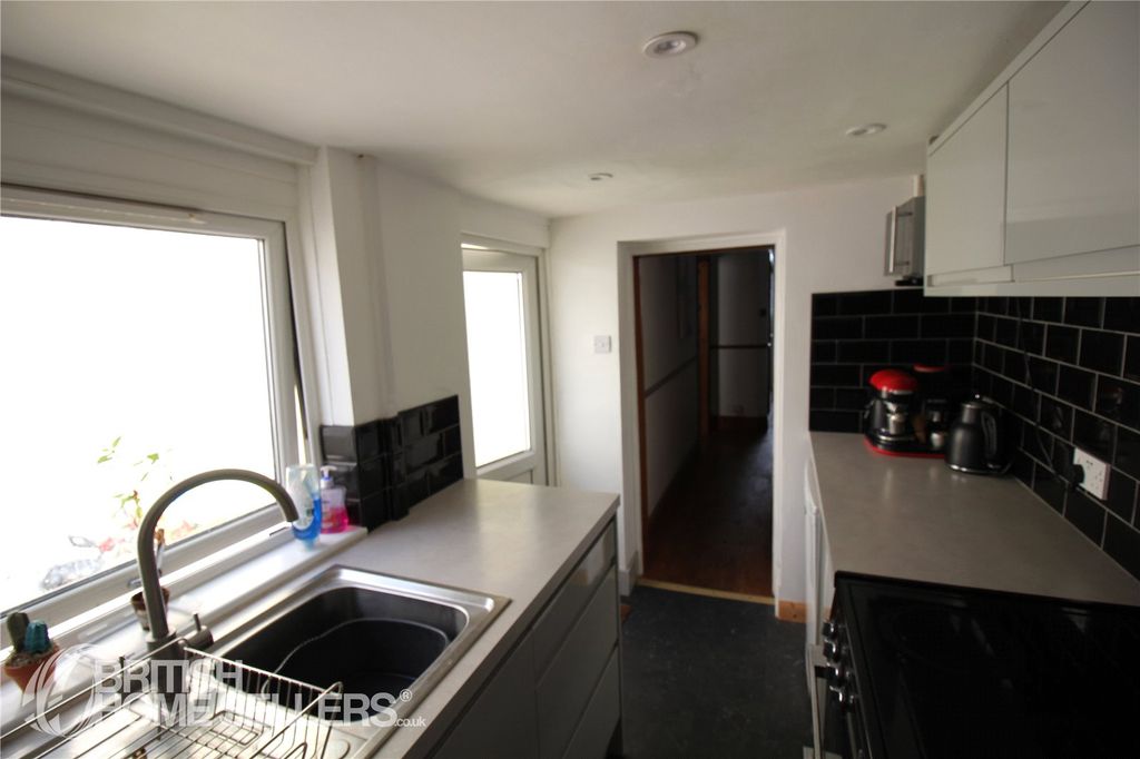 Property photo 2 of 17 Picture No. 11