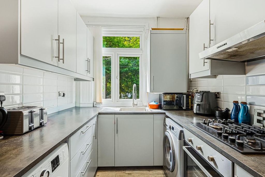 Property photo 3 of 25 Kitchen