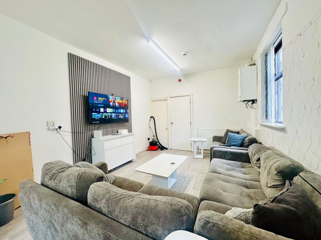 Property photo 2 of 18
