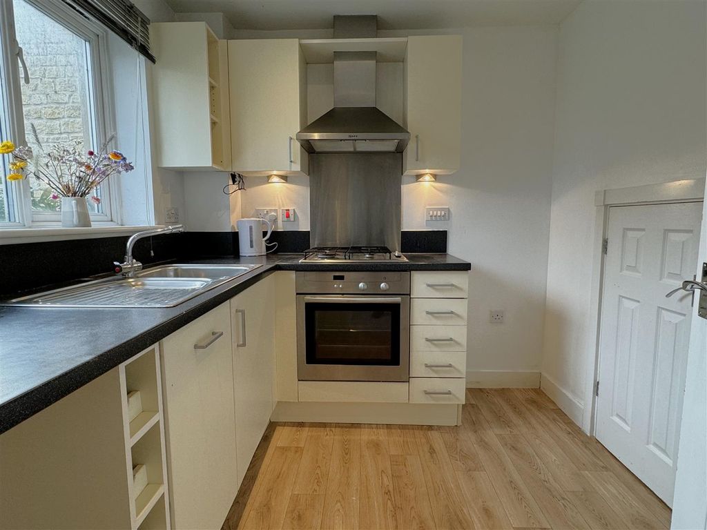 Property photo 2 of 10 Kitchen