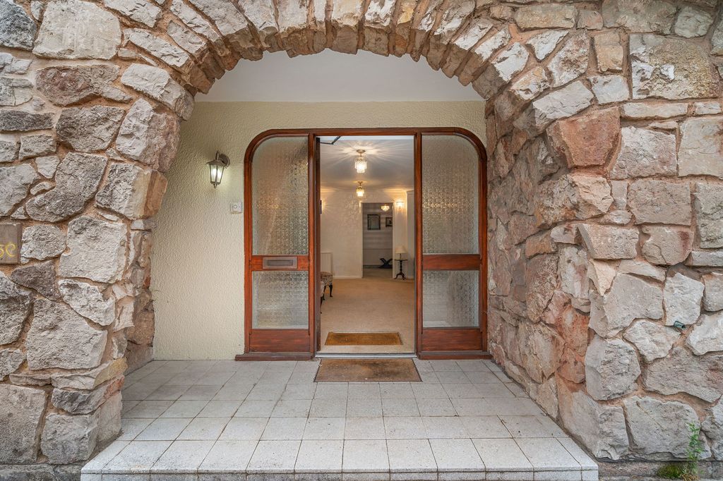 Property photo 3 of 35