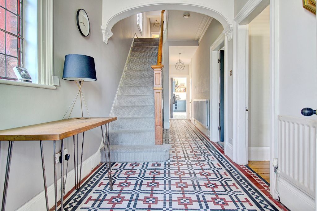 Property photo 2 of 19 Hallway