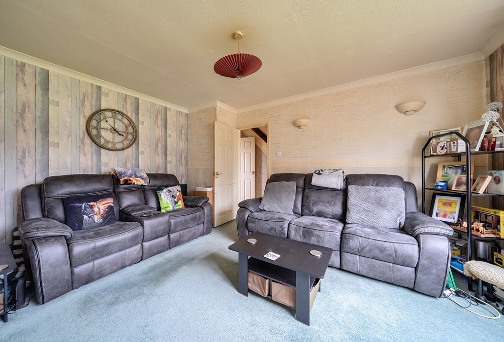 Property photo 2 of 22 Lounge