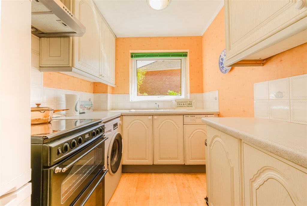 Property photo 3 of 19 2 Cormorant Close Kitchen 2.Jpeg