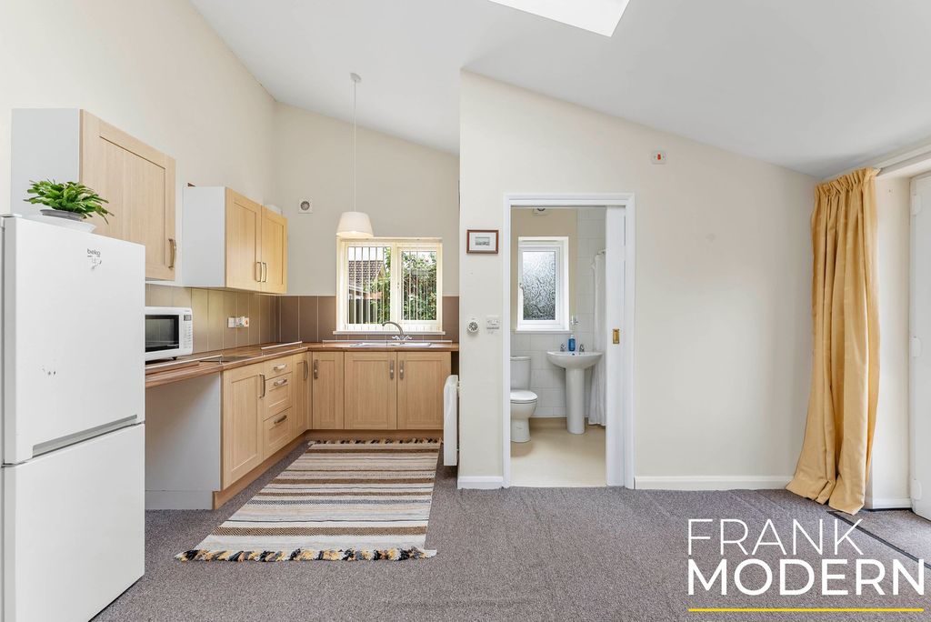 Property photo 3 of 58