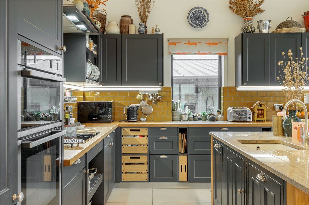 Property photo 3 of 15 Kitchen