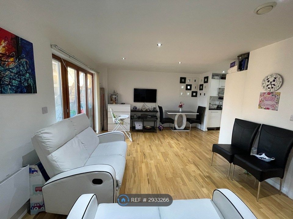 Property photo 1 of 11 Lounge