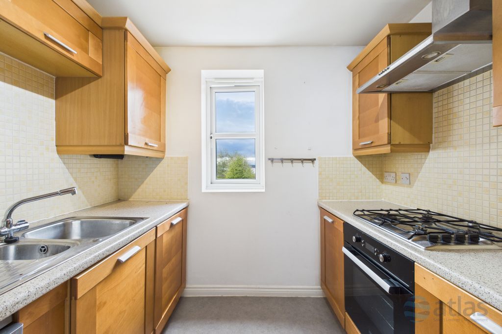 Property photo 3 of 12 Kitchen