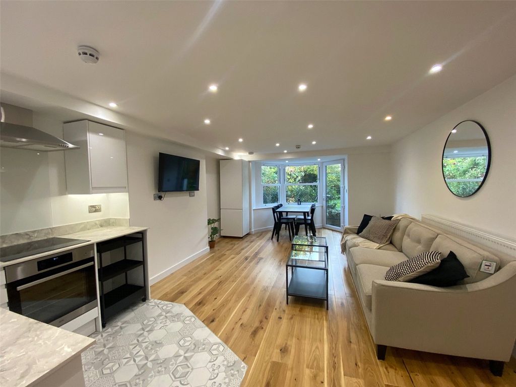 Property photo 1 of 19 Picture No. 04